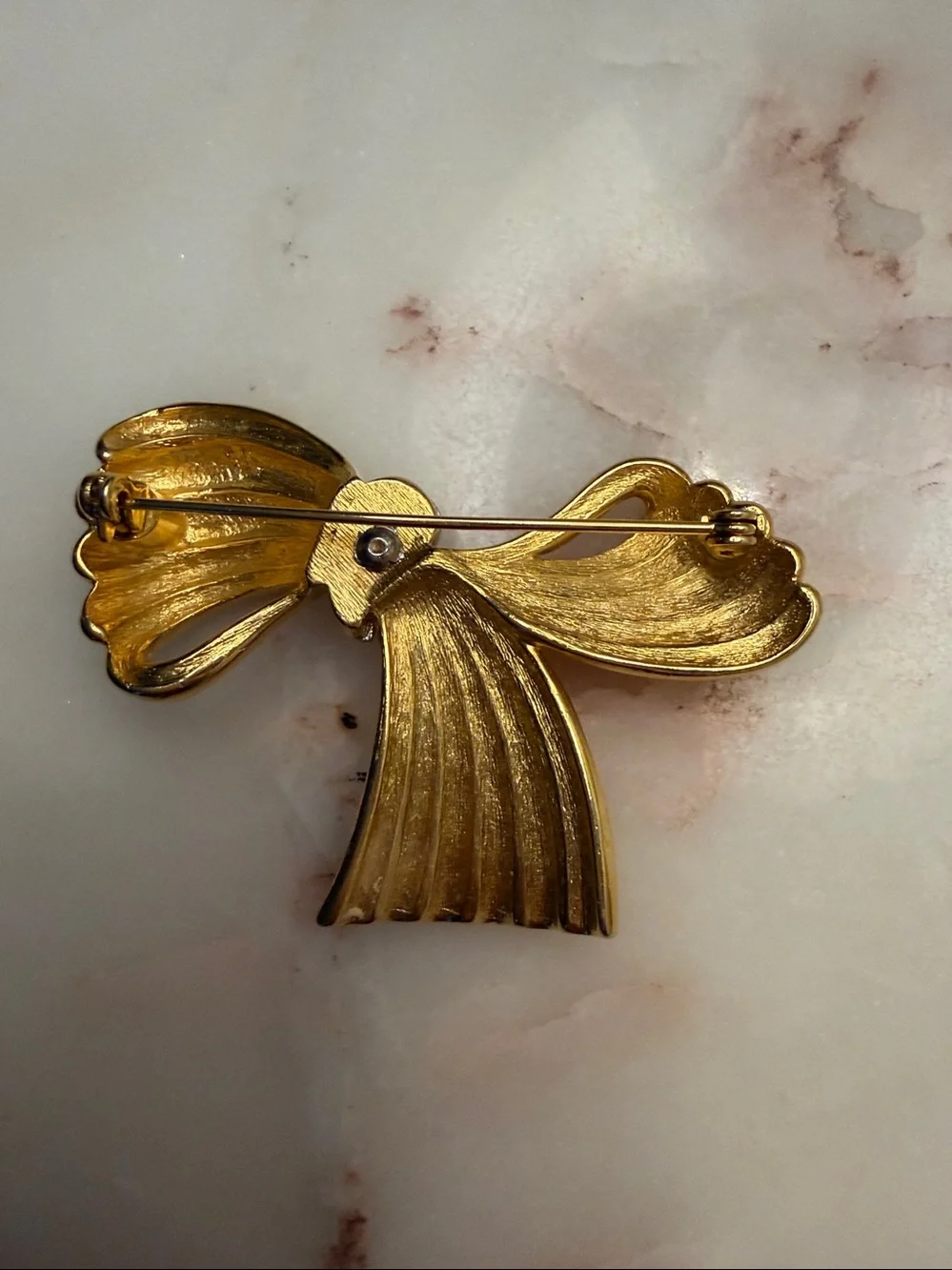 Vintage bow brooch gold tone pin ribbon rhinestones bling